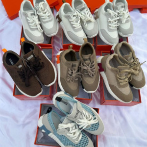 سنيكرز هيرميس داي